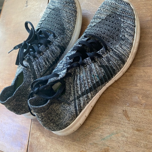 Nike Shoes - Nike fly knit
